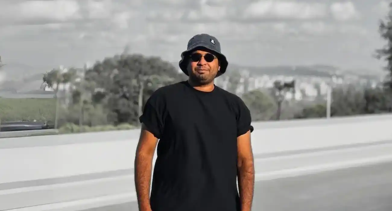 najam-imran-black-tshirt-bucket